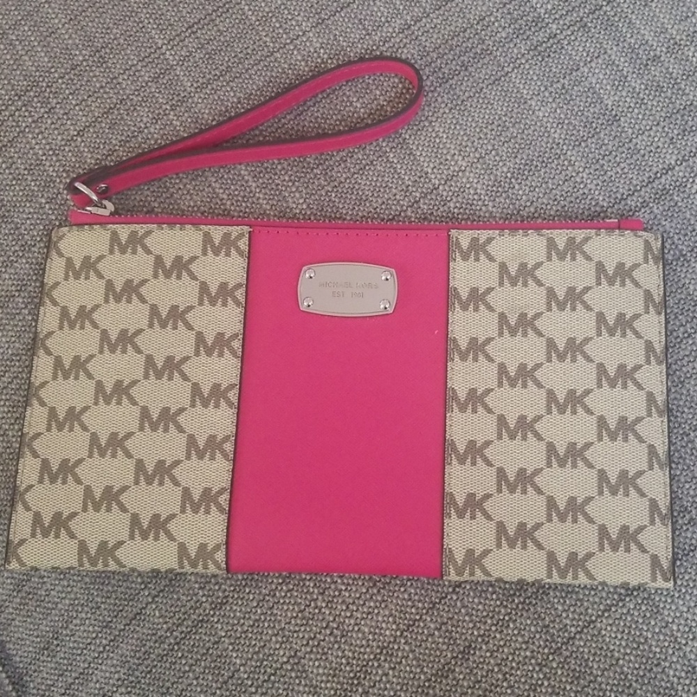Michael Kors Wristlet